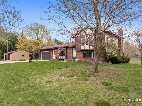 1740 Tumbleweed Dr, Dorr, MI 49323