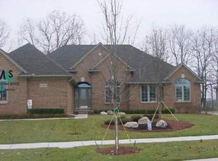 54511 Woodcreek Blvd, Update, MI 48316