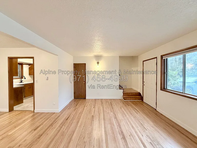 7030 SW Canyon Crest Dr #7 — Photo 2