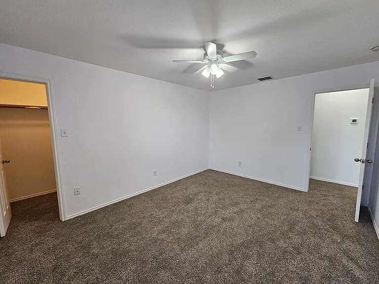 902 Fleming St — Photo 30
