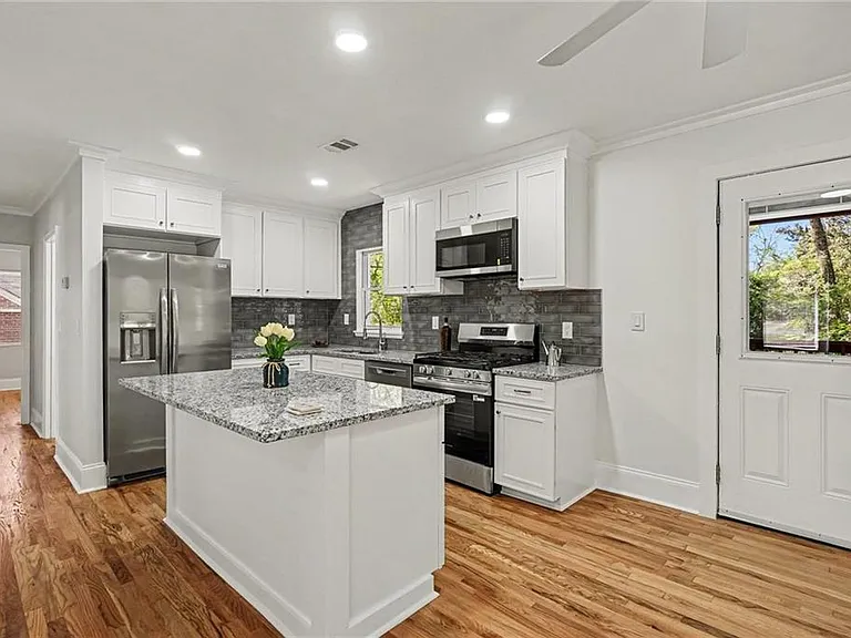 1201 Walker Dr — Photo 3