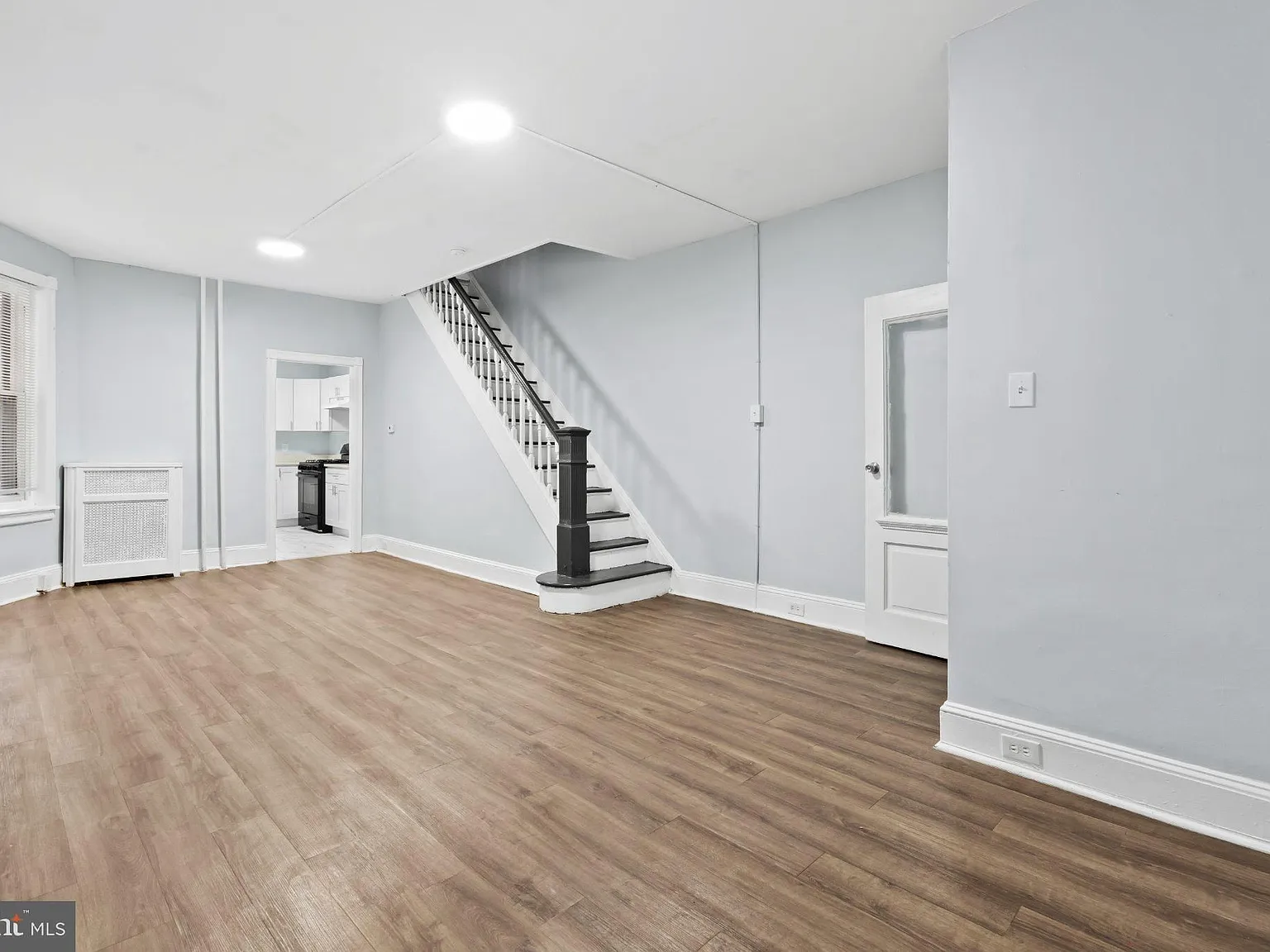 3 bed, 1.0 bath, 1152 sqft, $1,500 — Photo 3