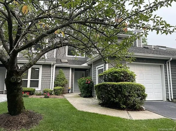 45 Madder Lake Circle, Commack, NY 11725