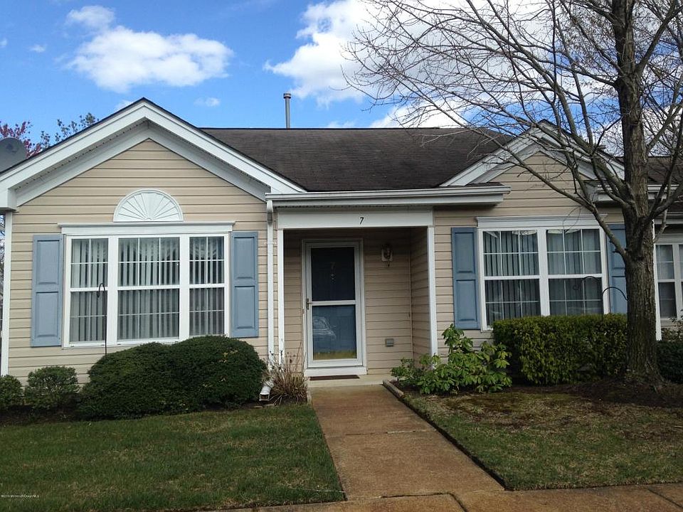 1st image of 7 Sunnyfield Ln