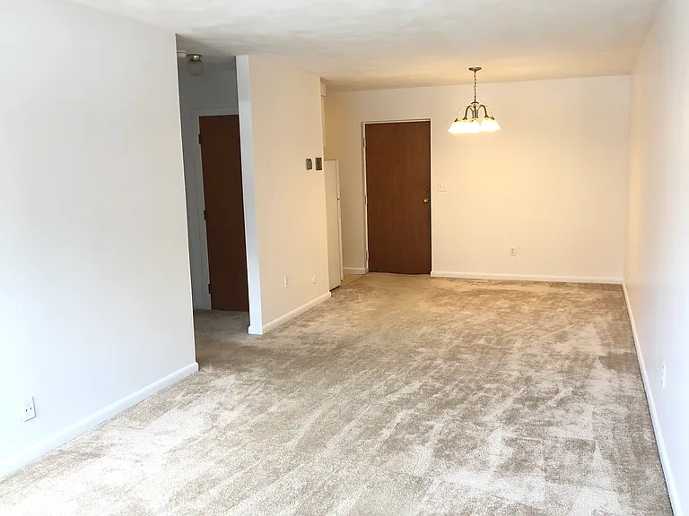 Lexington St Apartments — Photo 53