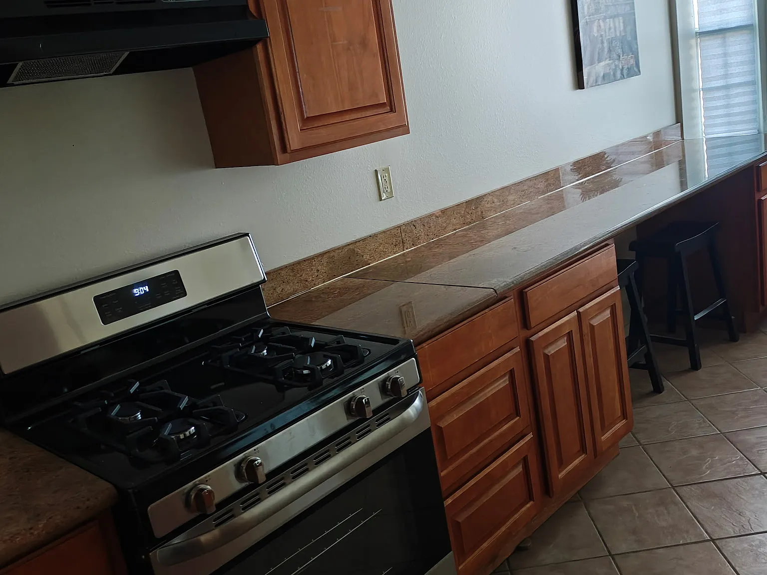 3 bed, 2433 sqft, $900 — Photo 3