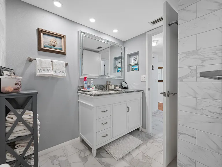 121 Island Way #323 — Photo 15