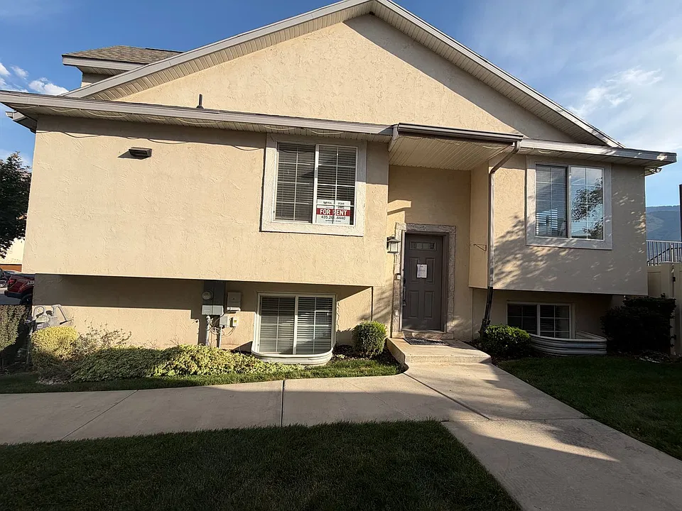2962 E Somerset Dr