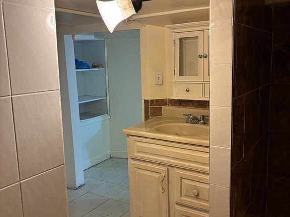 3rd image of 2932 Brighton 6 St