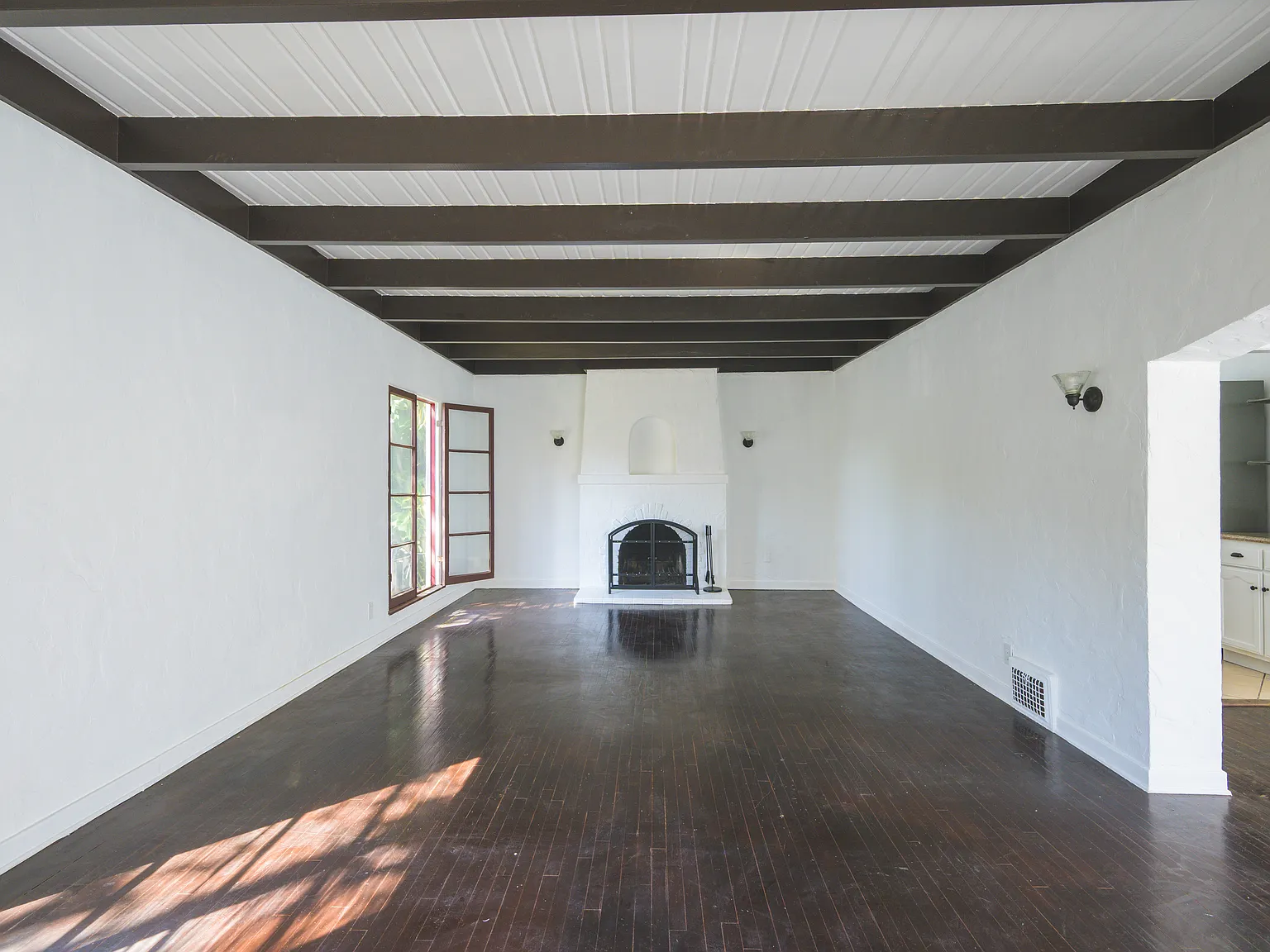 2 bed, 850 sqft, $3,500 — Photo 2