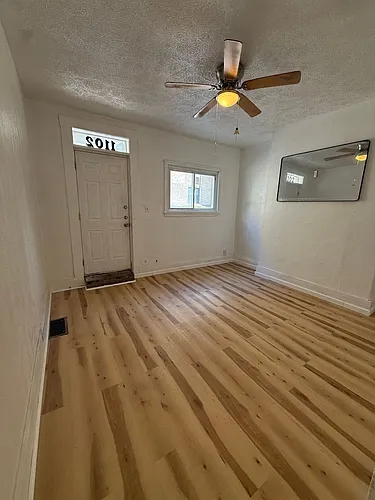 1102 Langtry St Photo 1