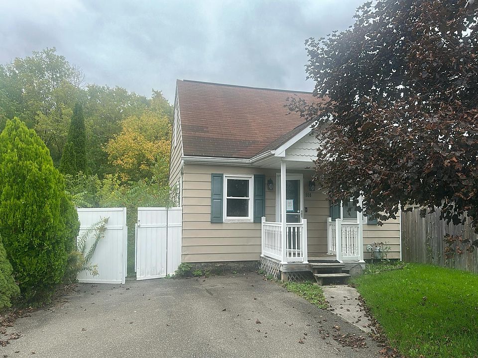 1st image of 808 Carl St