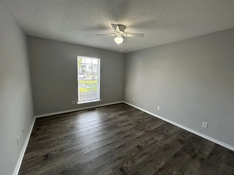 650 N Dixie Ave #A — Photo 13