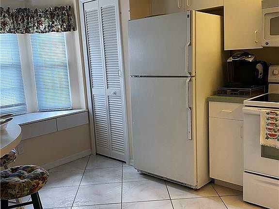 3rd image of 2251 Valparaiso Blvd