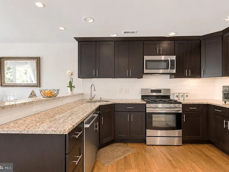4 Regency Ct — Photo 11