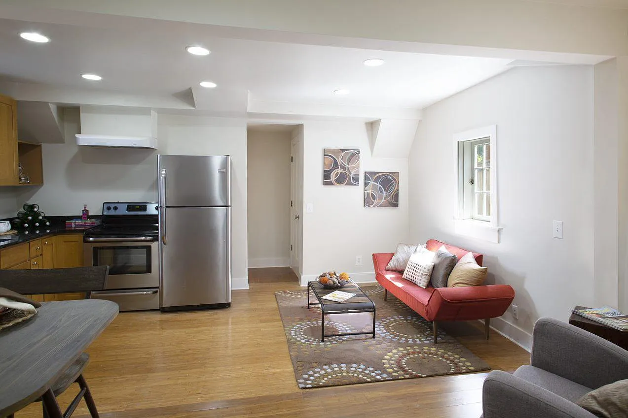 2604 Mayfair Ave N — Photo 3