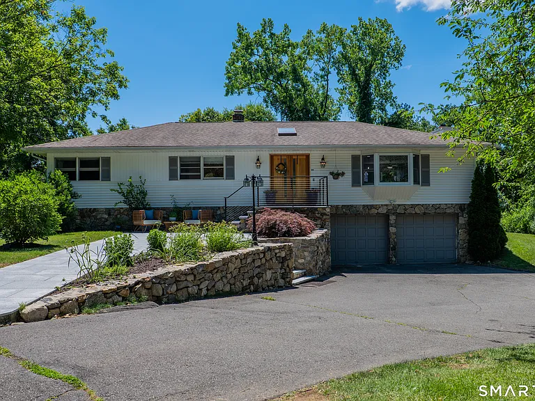 15 Farrell Rd — Photo 1