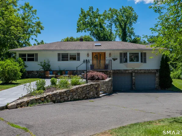 15 Farrell Rd, Newtown, CT 06470
