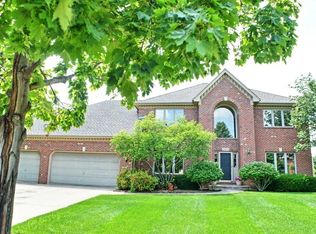 2071 Arrowhead Ct, Geneva, IL 60134