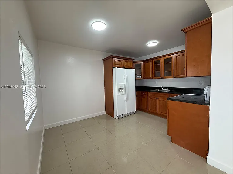 1122 NW 32nd Pl #FRONT — Photo 5