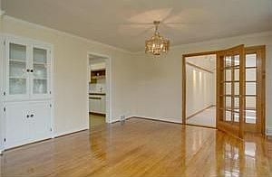 4th image of 33 Parkwood Dr