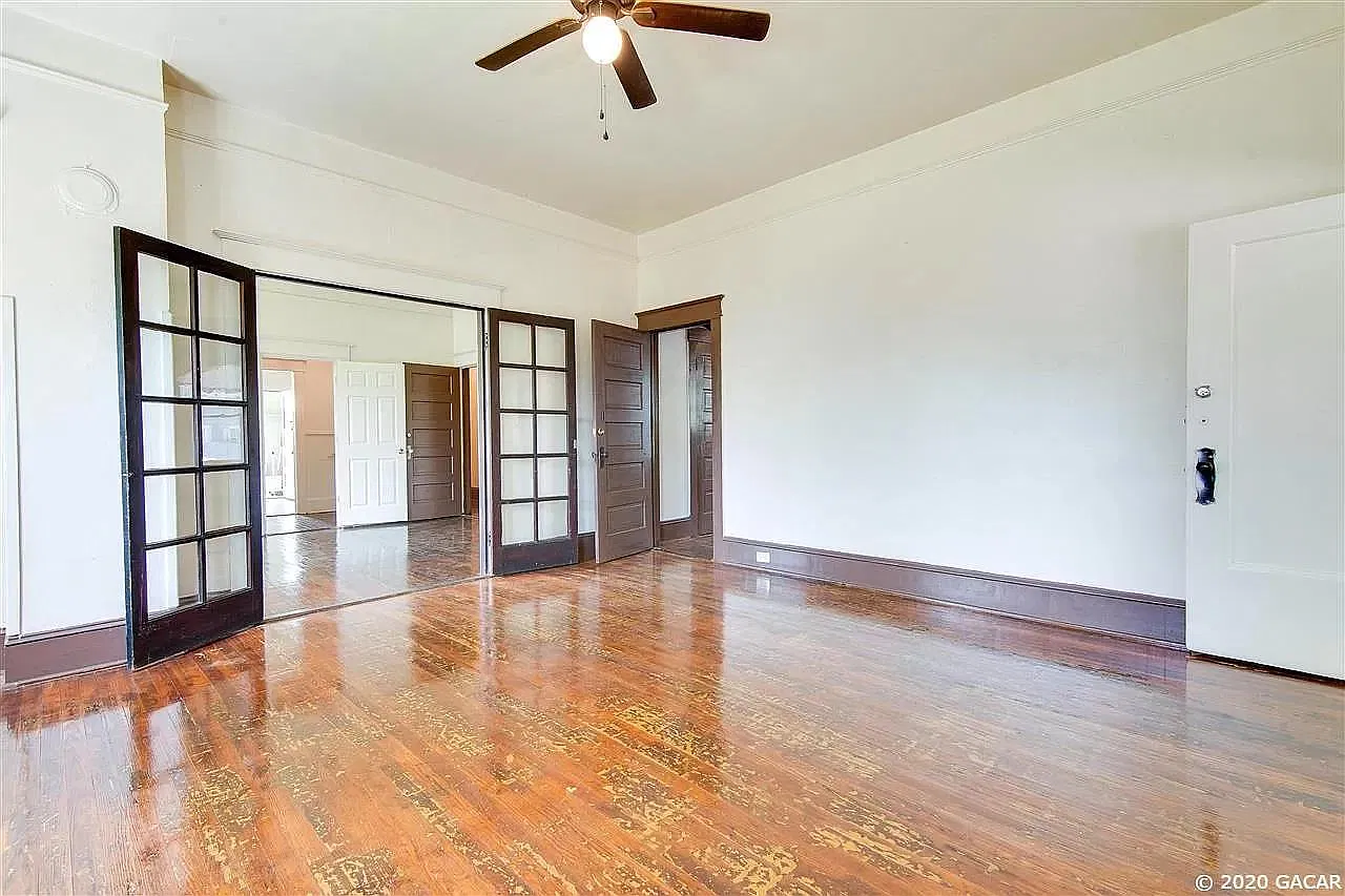 8 bed, 3800 sqft, $8,088 — Photo 4