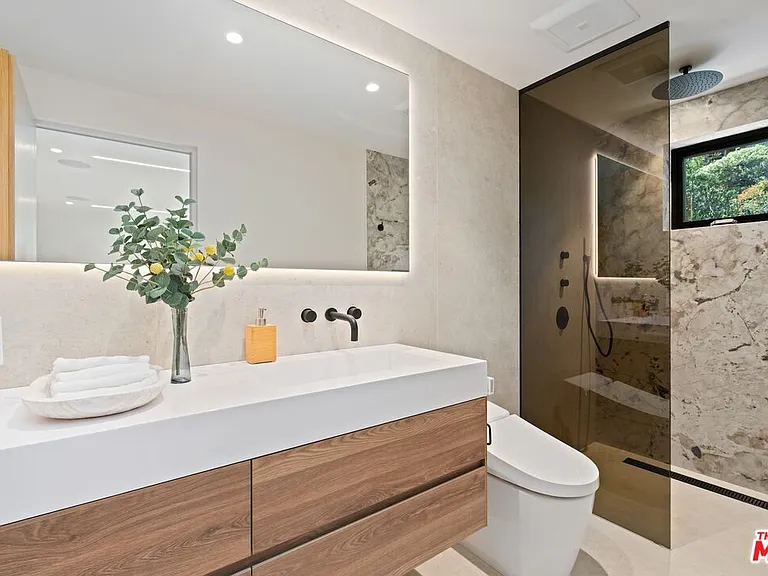 2501 Banyan Dr — Photo 32