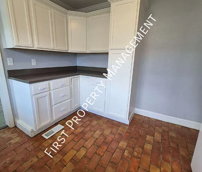 1013 Lansdell Rd — Photo 12