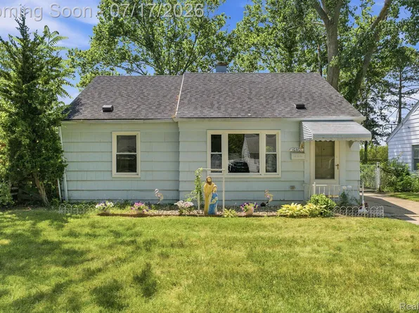 10401 Albany St, Oak Park, MI 48237