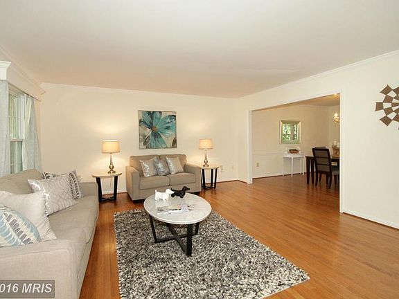 4th image of 10064 Maclura Ct