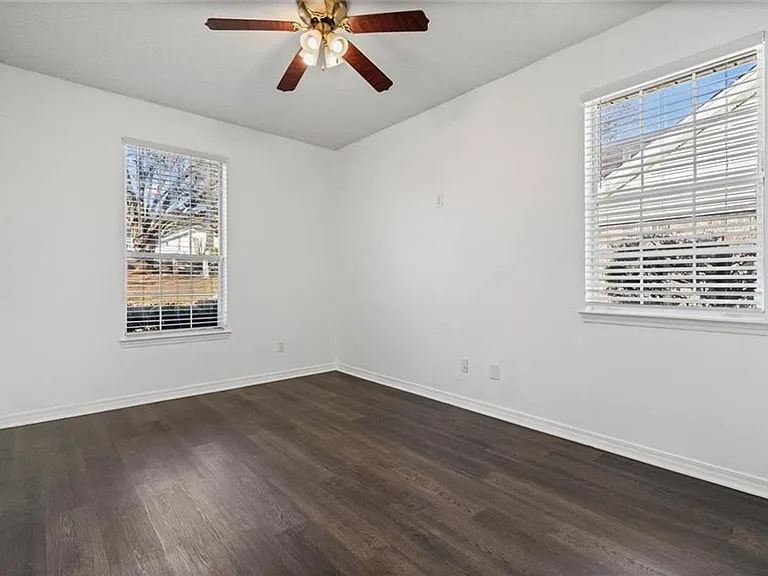 1263 Smithfield Rd E — Photo 17