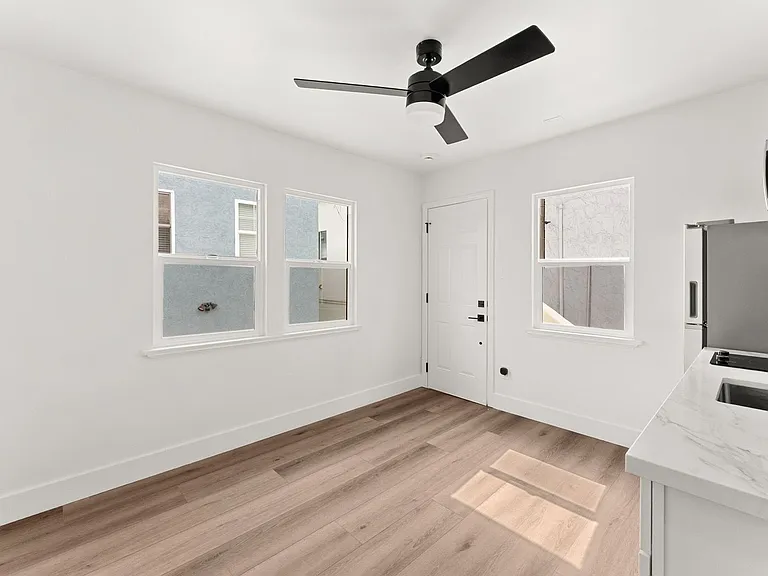 749-749.5 York Ct #7495 YORK COURT — Photo 5