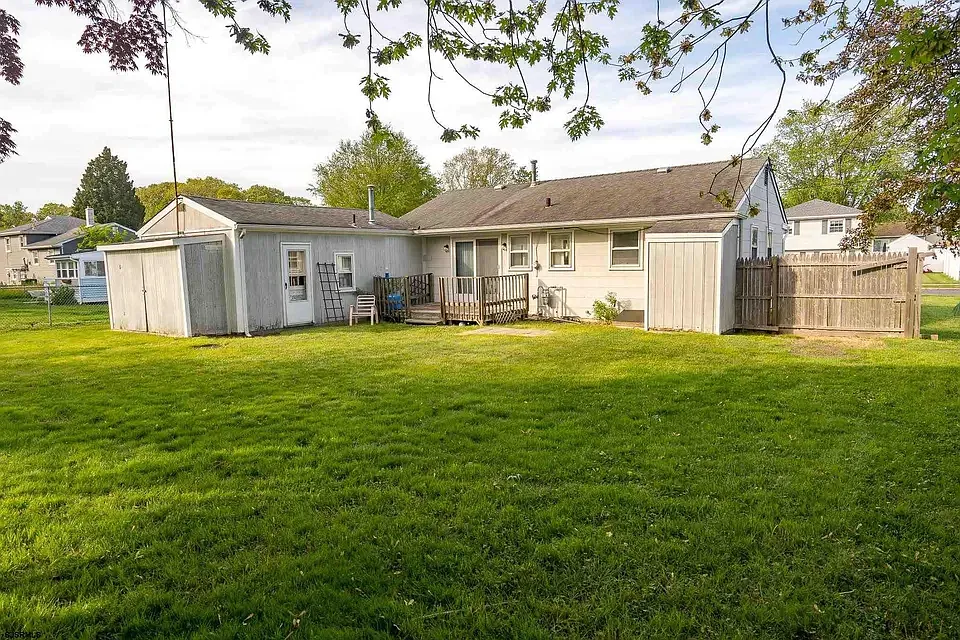 2 bed, 950 sqft, $2,400 — Photo 3
