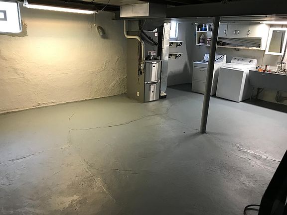 Basement W/ Washer and Dryer