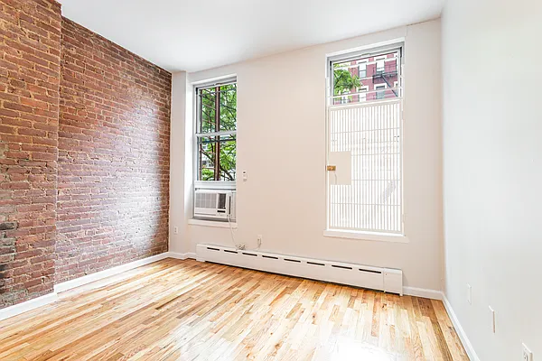 Rented by Cooper & Cooper Real Estate | media 18