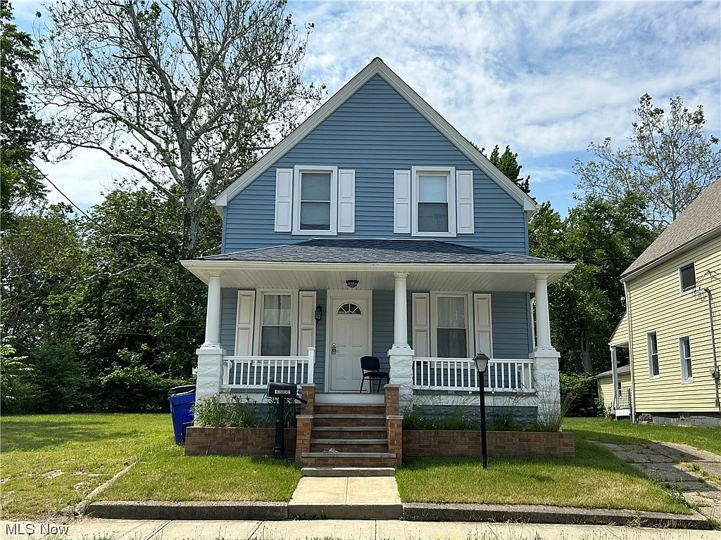 12032 Wade Park Ave photo 1