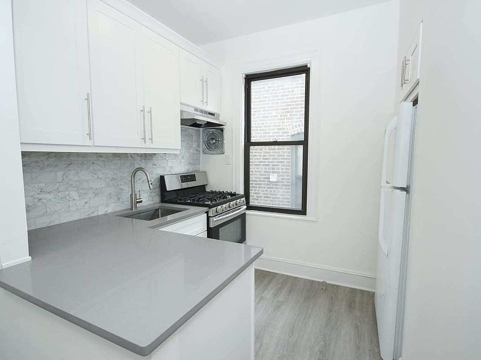 1st image of 2845 33rd St APT 2R