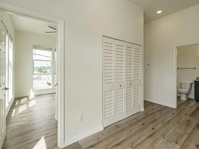 2713 E Evergreen Blvd #202 — Photo 9