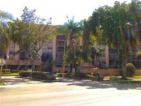 2nd image of 900 NE 195th St APT 718