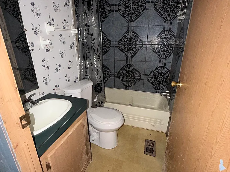 8590 Anchor St — Photo 13