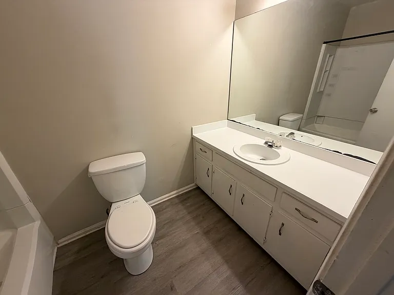 1386 Williamsburg Ln #L — Photo 15