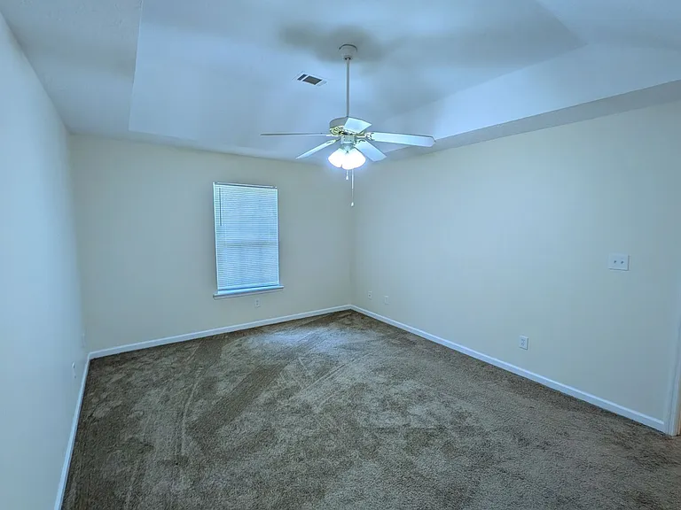 526 Edgecliff Ln — Photo 11