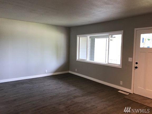 5th image of 1011 Sidney Ave