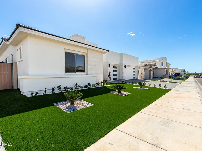 12469 N 93rd Way — Photo 3