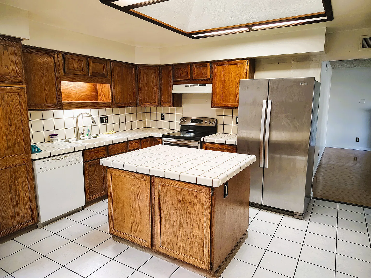 4 bed, 1300 sqft, $4,100 — Photo 4