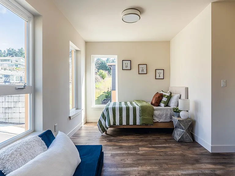 Skyridge Townhouses — Photo 20