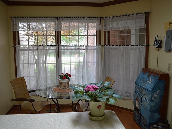 4th image of 31825 Bayview Dr