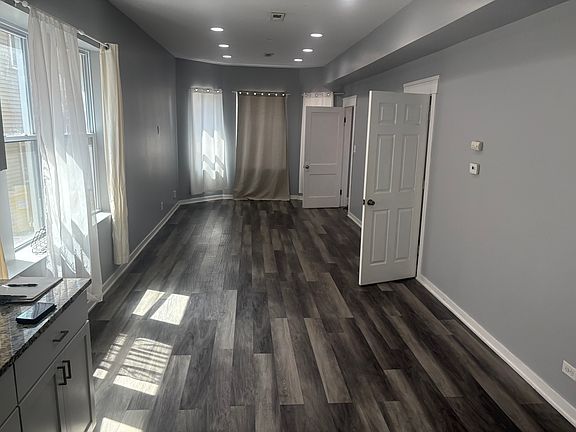 3rd image of 1815 N Karlov Ave #2