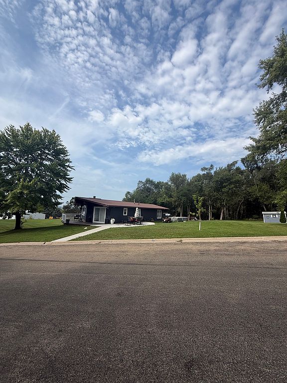 100 N Blackhawk Dr - Property Image
