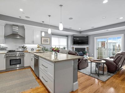 858 E 2nd St #7, South Boston, MA, 02127